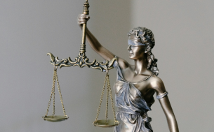 Image of Lady Justice and Scales in Bronze