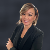 Salena Chow Biography